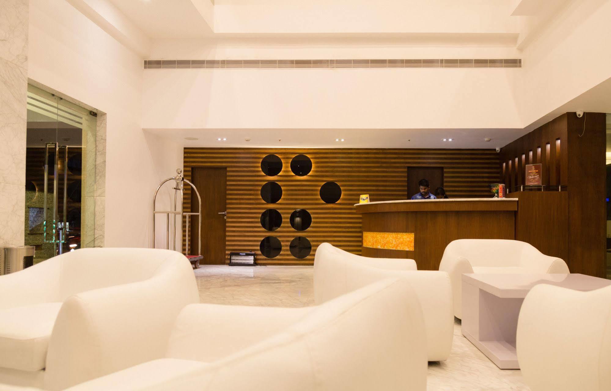 Hotel Oxina Lygon Tiruchirappalli Dış mekan fotoğraf